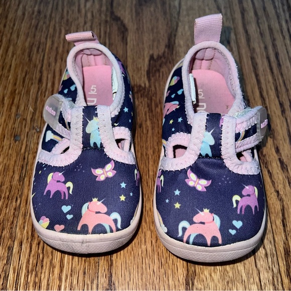 Bundle of Two Pairs of Summer Shoes, Toddler Girl Size 5 - Picture 2 of 12